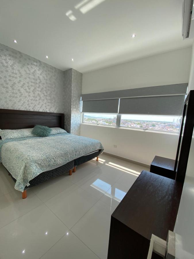 Condominio Torre Eme Frente Al Malecon Vista A La Ciudad Con Alberca Y Algo Al Mar Gimnacio Mazatlán Esterno foto